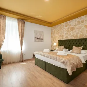 Pensión Luxury Floramye